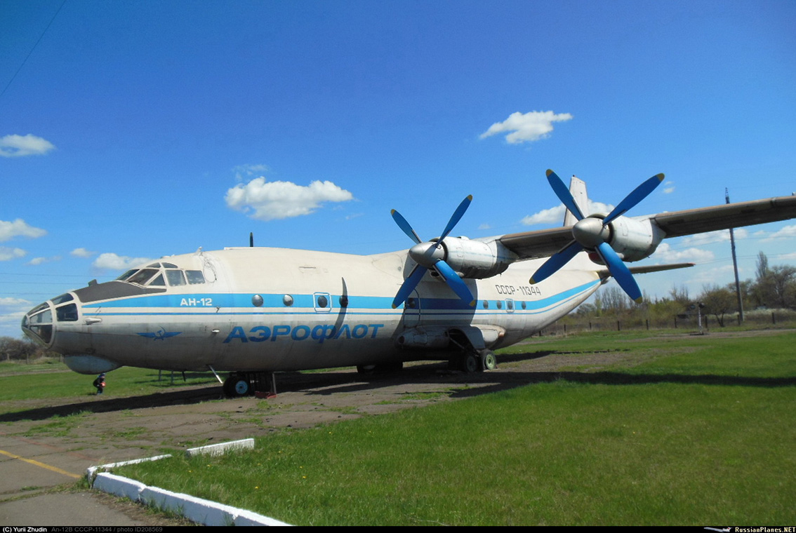 8 КОМАНДИРОВ. Из Хроники Ростовского ОАО и авиакомпании ДОНАВИА.1925–2000 