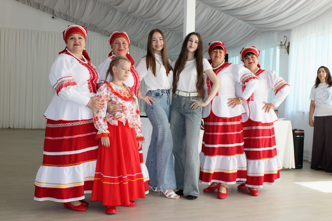 Итоги, планы, награждения и праздник: в Ростове прошёл региональный форум Союза женщин России