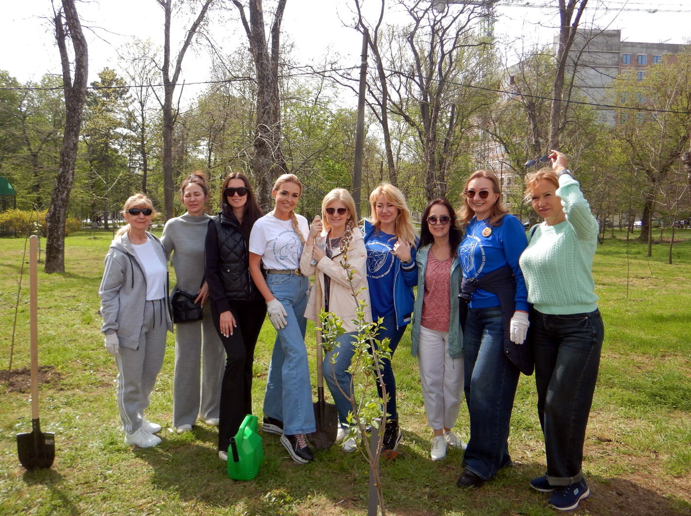 Аллею сирени имени Валентины Гризодубовой высадили в Ростове активисты Союза женщин России