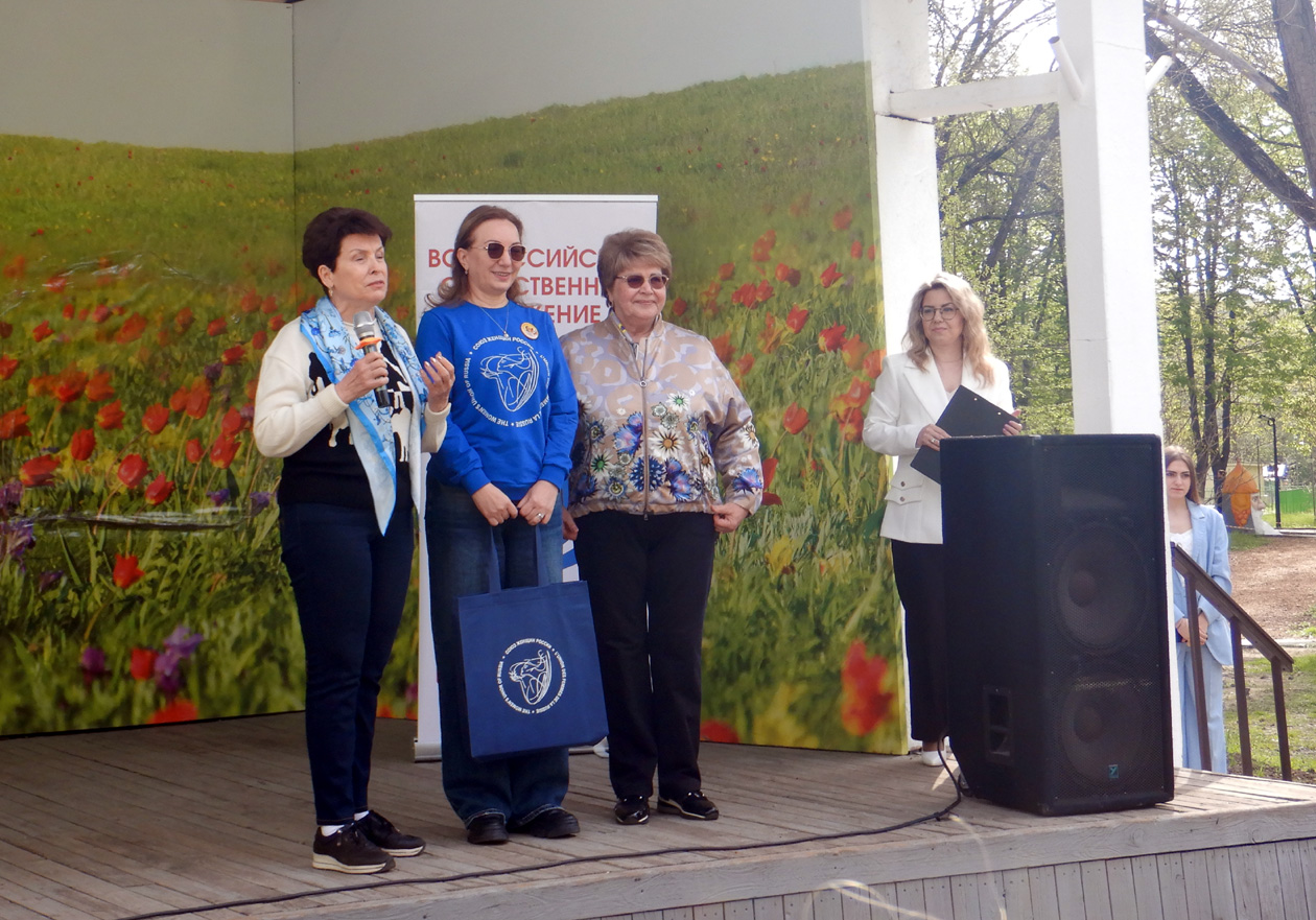 Аллею сирени имени Валентины Гризодубовой высадили в Ростове активисты Союза женщин России