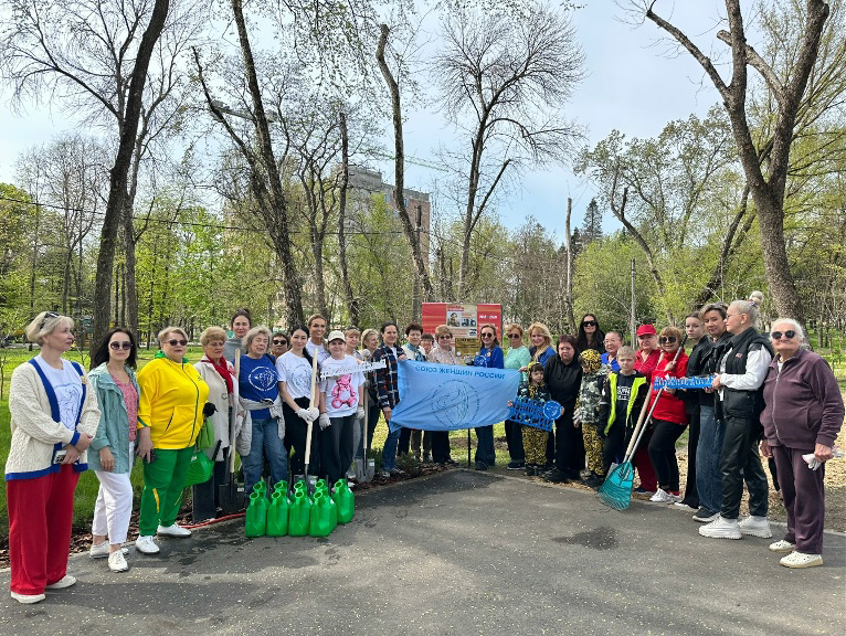 Аллею сирени имени Валентины Гризодубовой высадили в Ростове активисты Союза женщин России