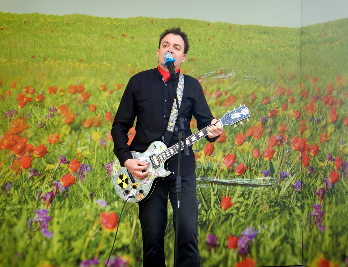 Аллею сирени имени Валентины Гризодубовой высадили в Ростове активисты Союза женщин России