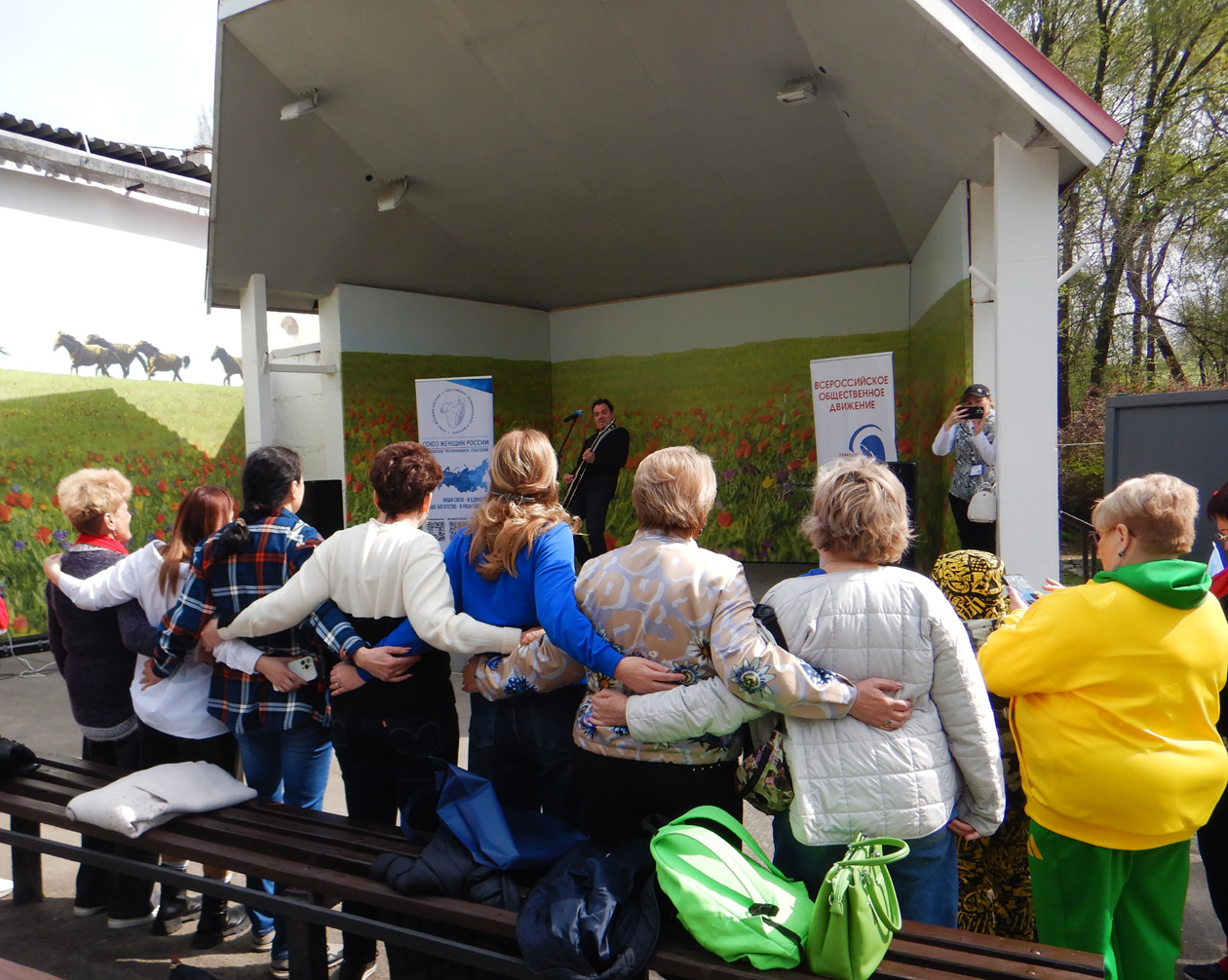 Аллею сирени имени Валентины Гризодубовой высадили в Ростове активисты Союза женщин России