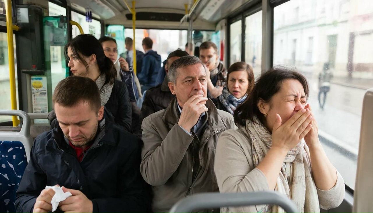 Безопасные поездки: как не заразиться гриппом и ОРВИ в общественном транспорте?