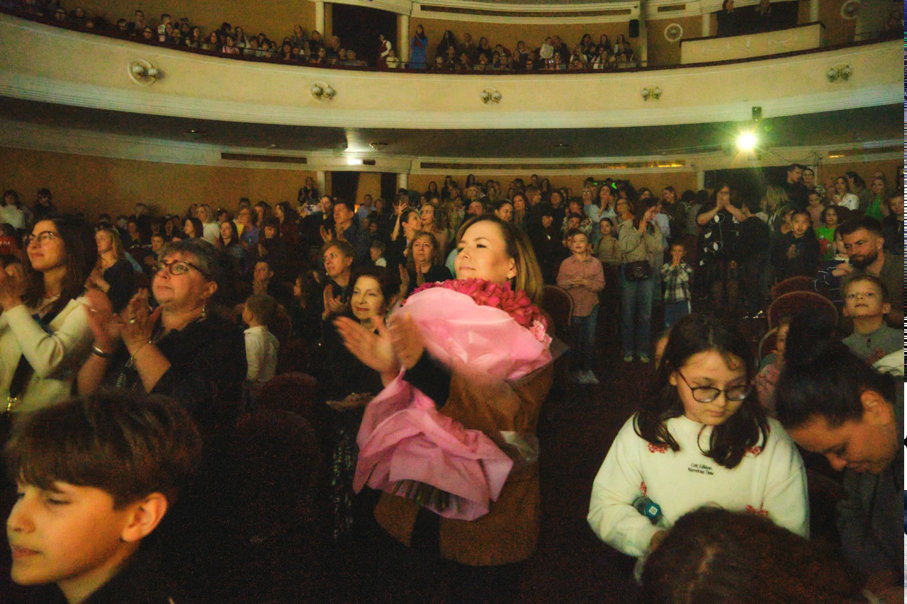 Премьера спектакля &laquo;Денискины рассказы&raquo; в театре Горького прошла с невероятными овациями!