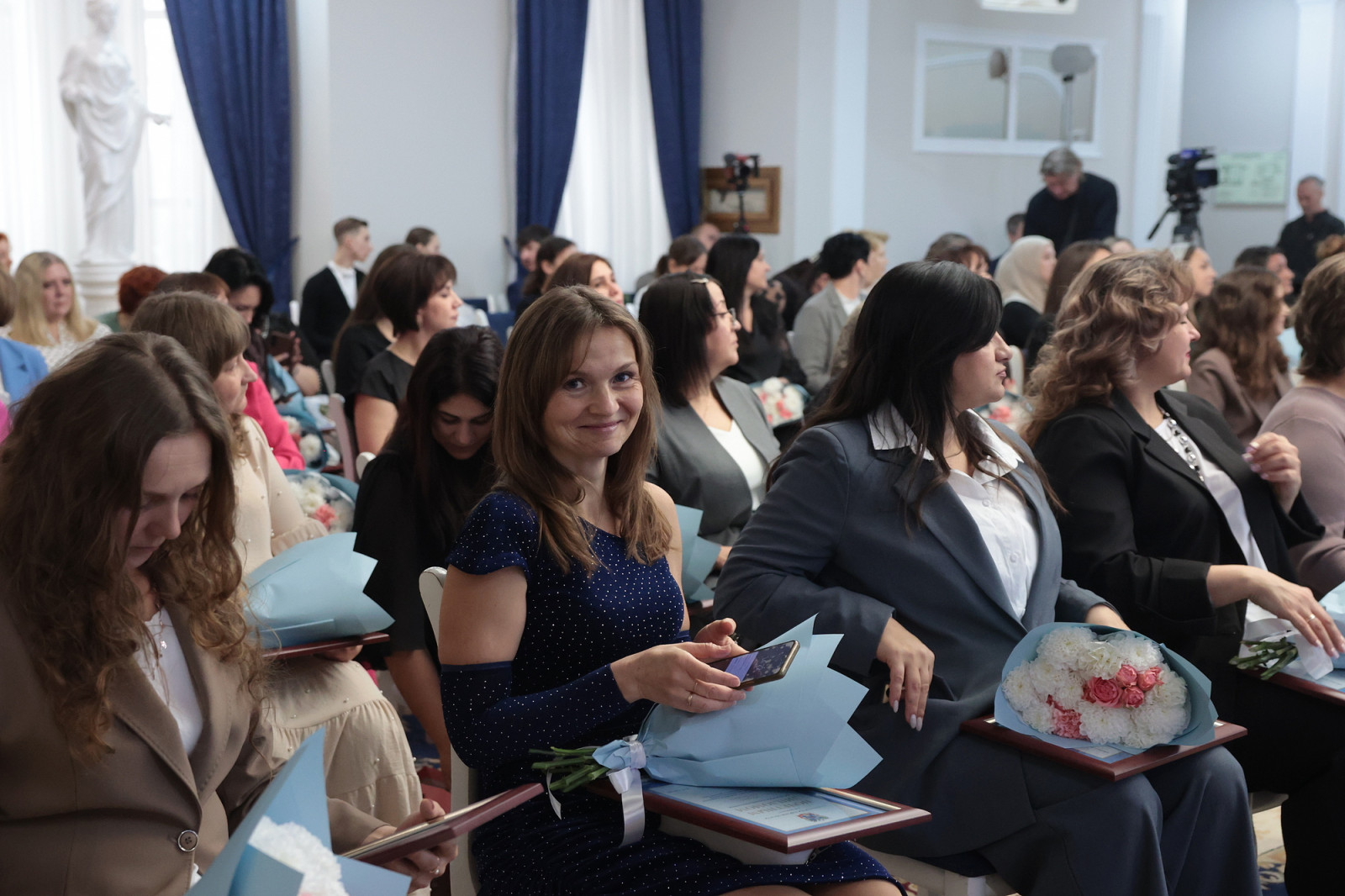 ДЕНЬ МАТЕРИ. Глава региона наградил 50 многодетных матерей Дона