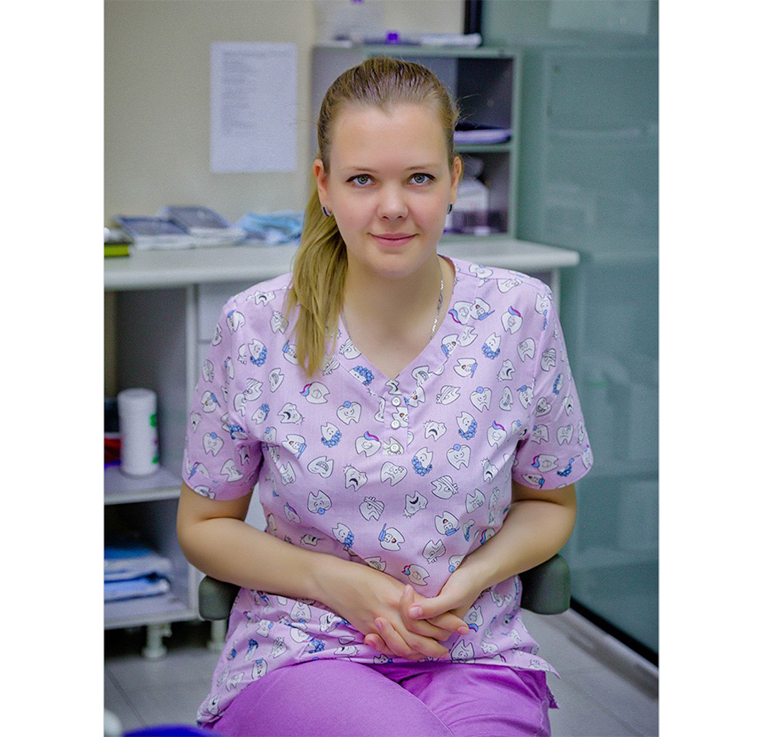 Стоматолог Елена Селиверстова