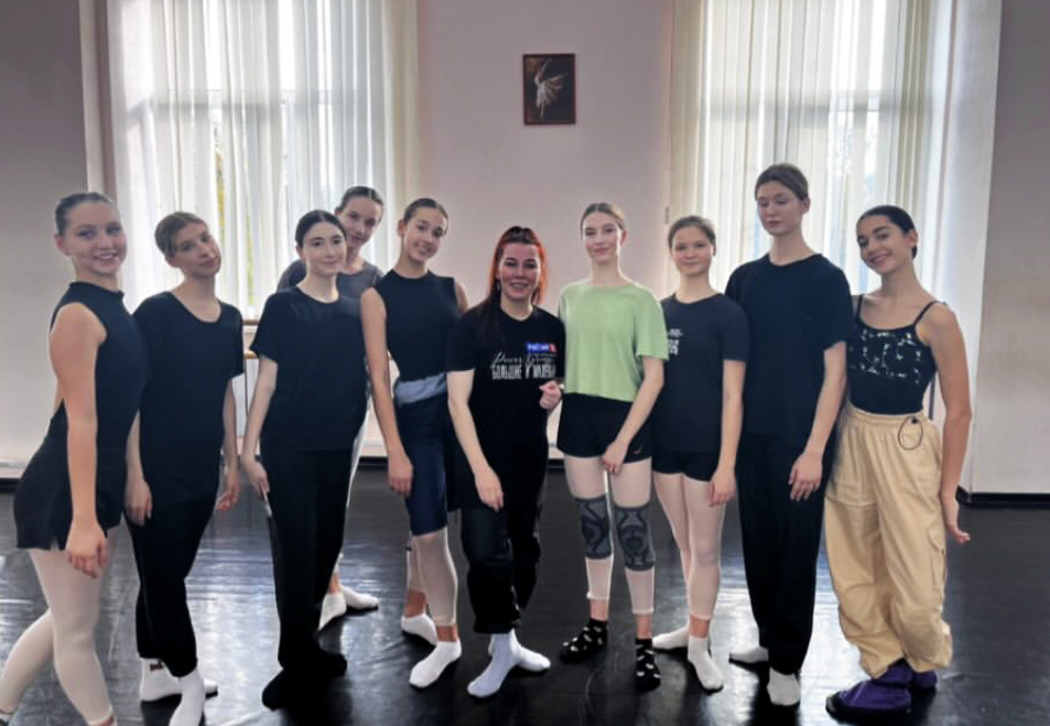 Куратор проекта «Большие и маленькие» на телеканале «Россия Культура» Софьи Гайдуковой поделилась опытом с юными ростовскими балеринами