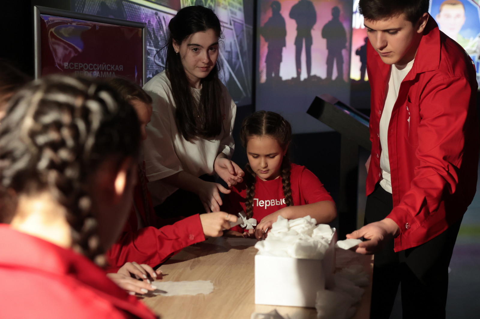 В историческом парке Россия &ndash; моя история начала работу мультимедийная выставка &laquo;Знание.Герои&raquo;