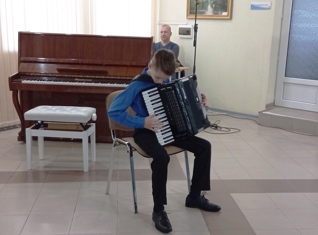 Музыкальные номера и подарки от детей и женщин России бойцам СВО