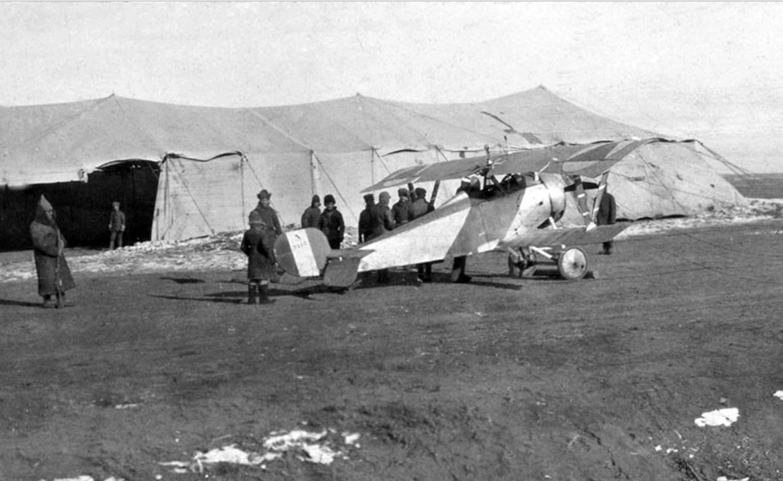Самолет «Ньюпор» на аэродроме в Новочеркасске. Февраль-март 1919
