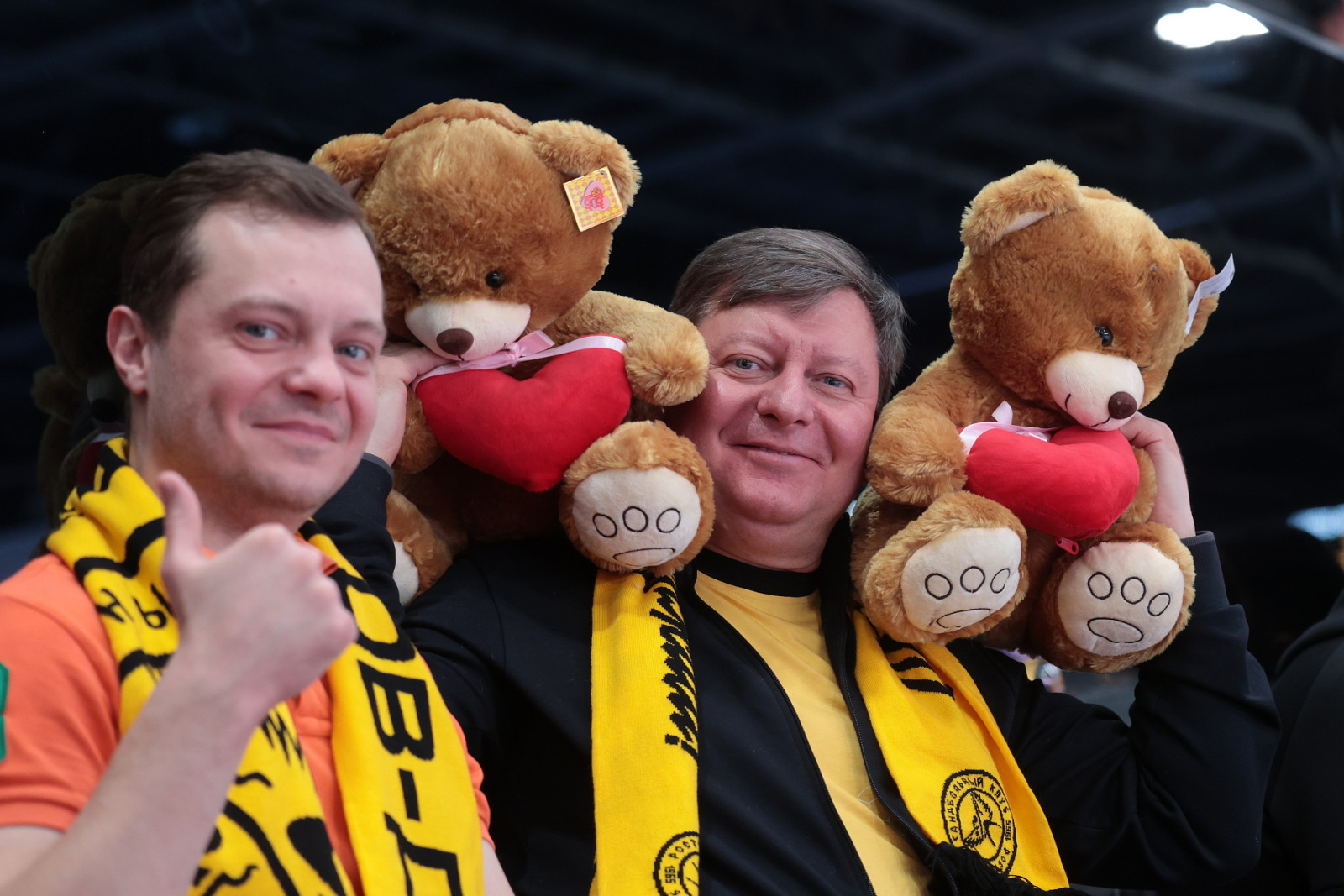 Акция &laquo;Мишкопад&raquo; на гандбольном матче &laquo;Ростов-Дон&raquo; против &laquo;Астраханочки&raquo; собрала более миллиона рублей