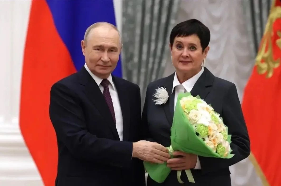 Владимир Путин в День учителя наградил донского педагога