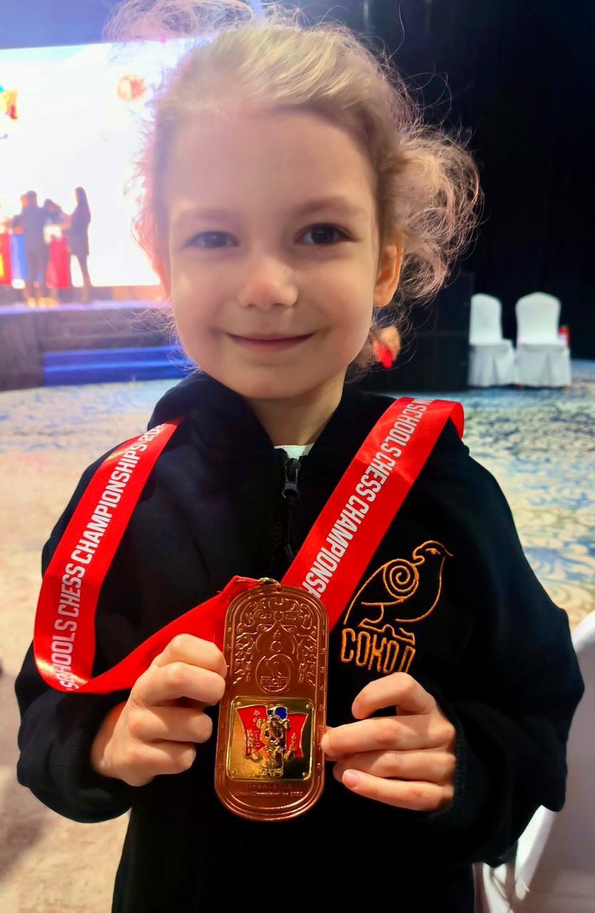 Шестилетняя ростовчанка, очаровательная Николь Травкина стала победителем XIX Первенства Азии по шахматам