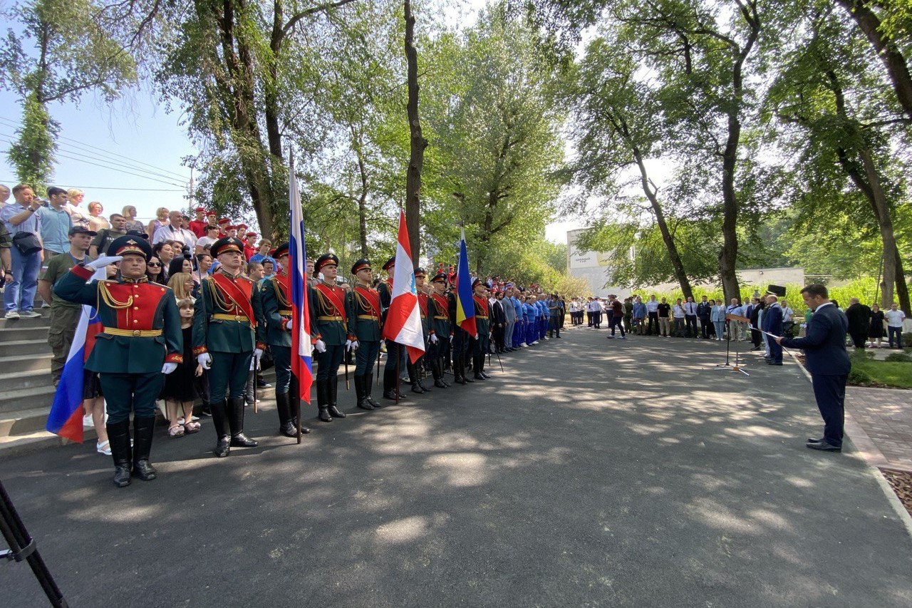 В Ростове-на-Дону первыми открыли памятник волонтерам СВО