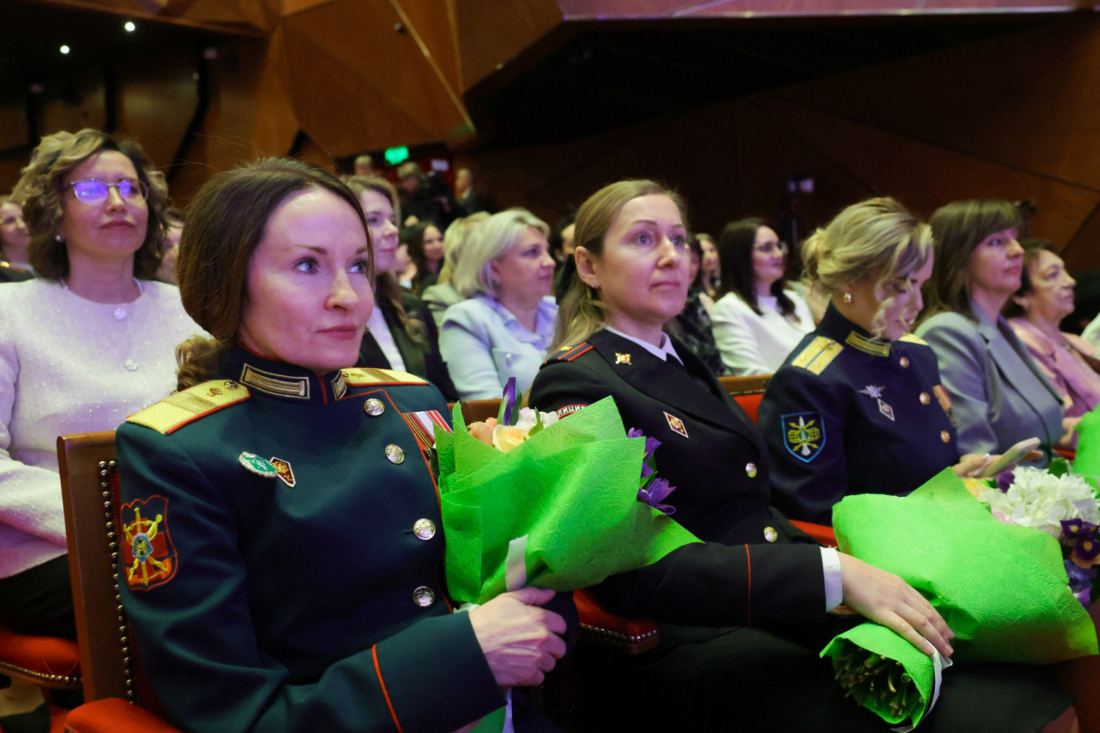 Губернатор Ростовской области Юрий Слюсарь поздравил женщин Дона с 8 Марта