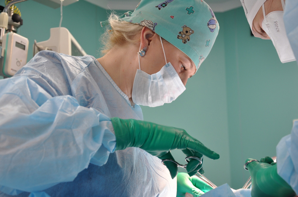 Онкохирургам НМИЦ онкологии Минздрава России Юлии Козель и Марине Енгибарян вручены государственные награды