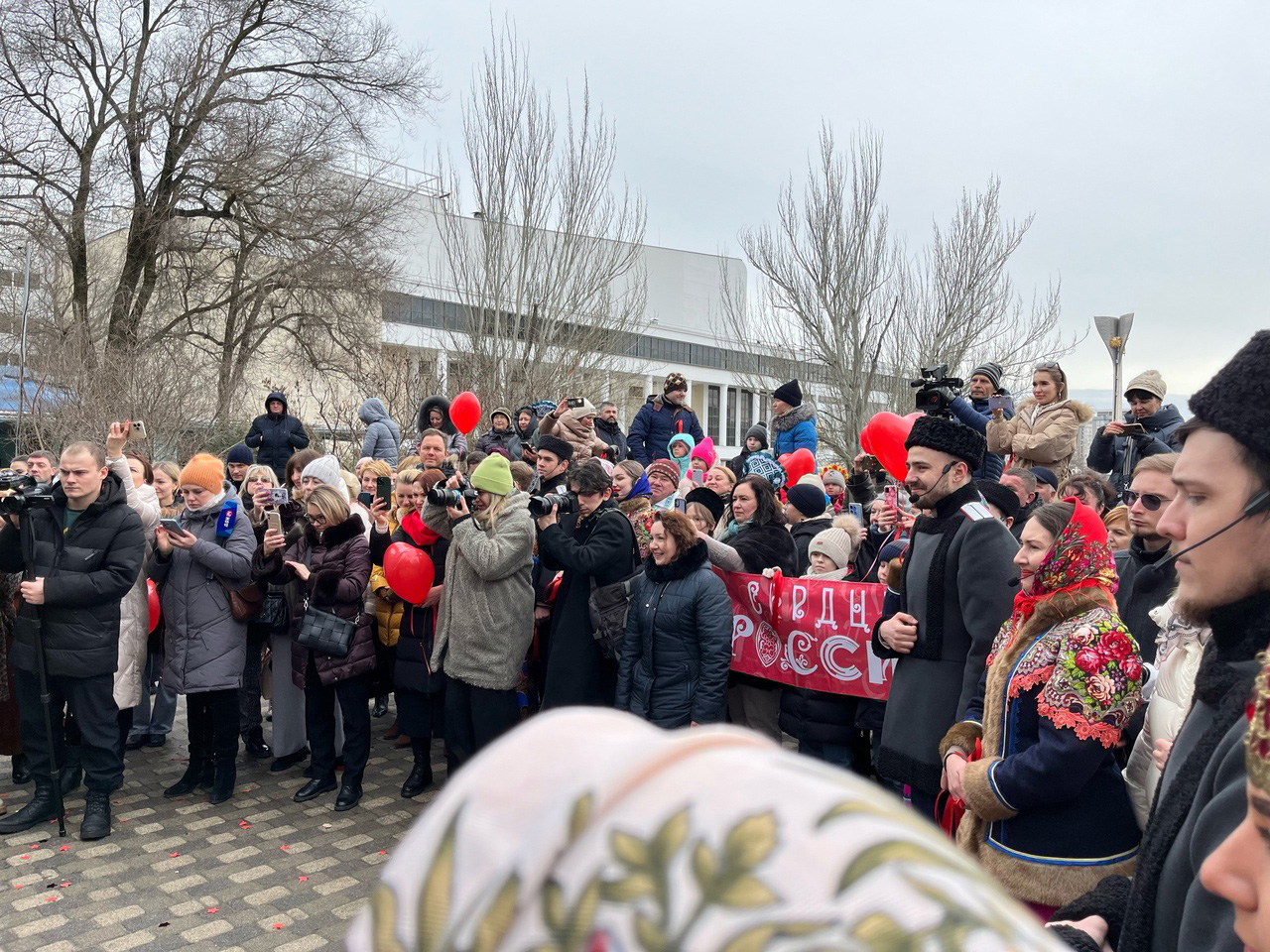 Благодатный семейный огонь очага «Сердце России» привезли в Ростов