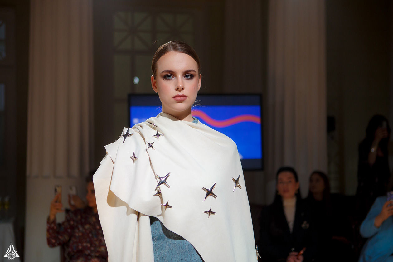 Первый модный показ Южного федерального университета и финал конкурса проектов женской деловой одежды &laquo;Модный ID-код&raquo;