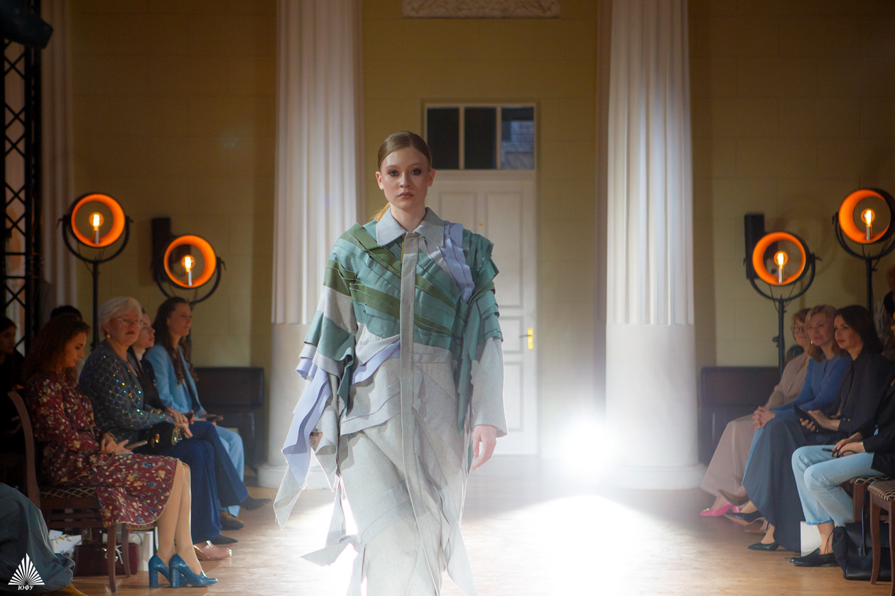 Первый модный показ Южного федерального университета и финал конкурса проектов женской деловой одежды &laquo;Модный ID-код&raquo;