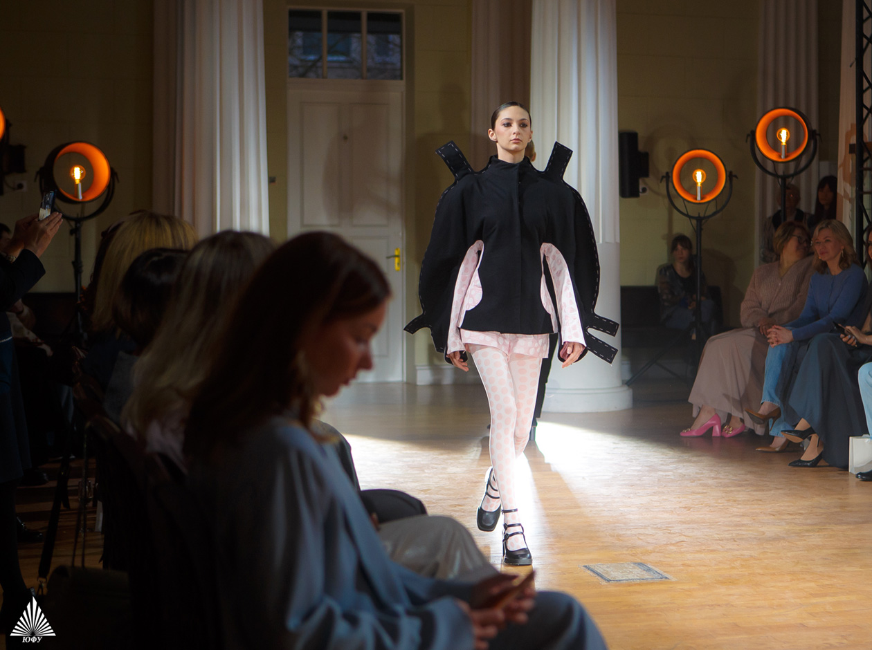 Первый модный показ Южного федерального университета и финал конкурса проектов женской деловой одежды &laquo;Модный ID-код&raquo;