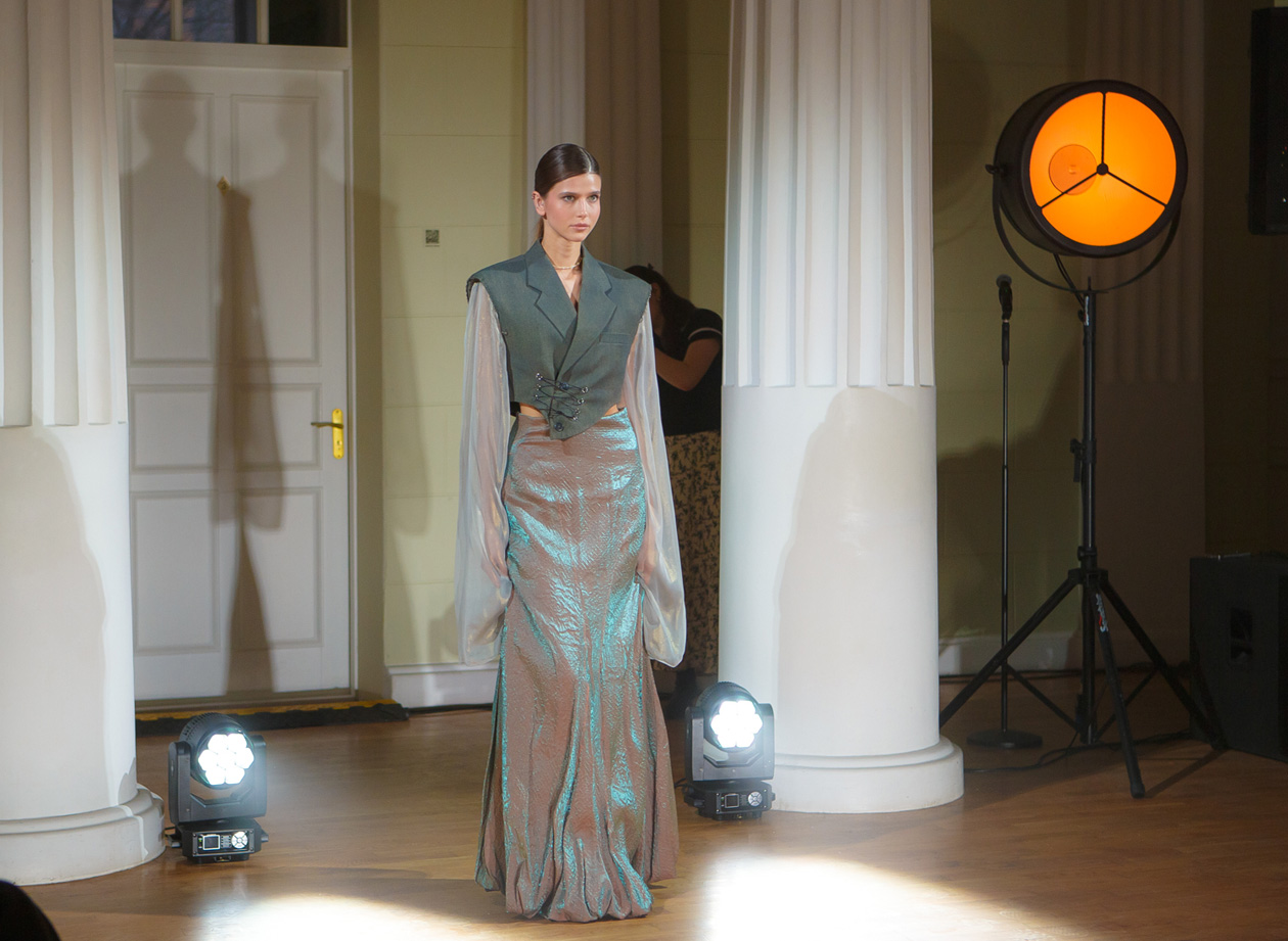 Первый модный показ Южного федерального университета и финал конкурса проектов женской деловой одежды &laquo;Модный ID-код&raquo;