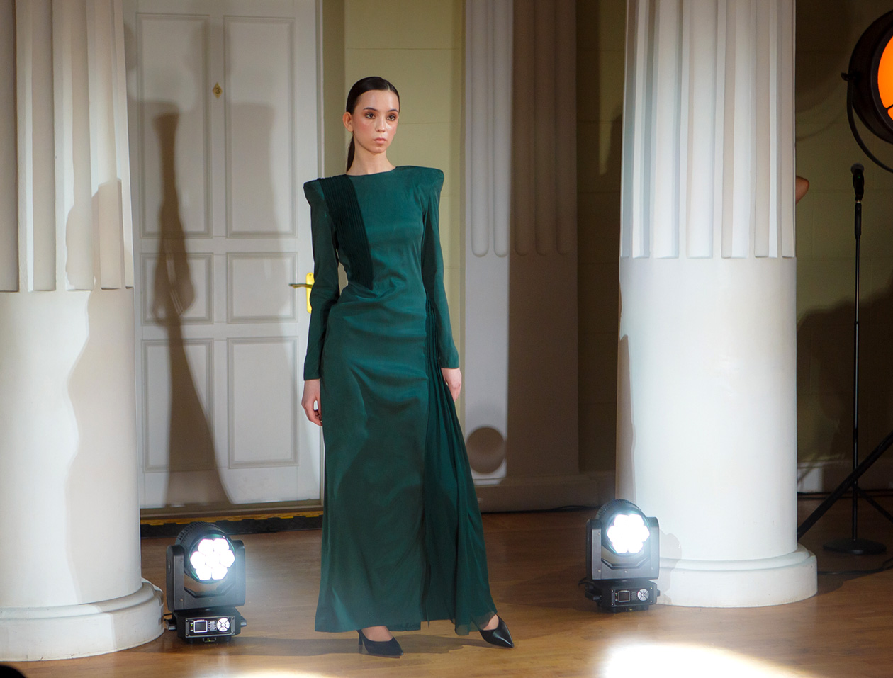 Первый модный показ Южного федерального университета и финал конкурса проектов женской деловой одежды &laquo;Модный ID-код&raquo;