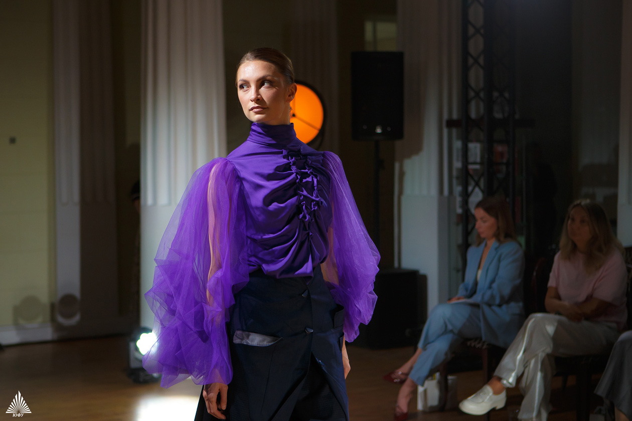 Первый модный показ Южного федерального университета и финал конкурса проектов женской деловой одежды &laquo;Модный ID-код&raquo;