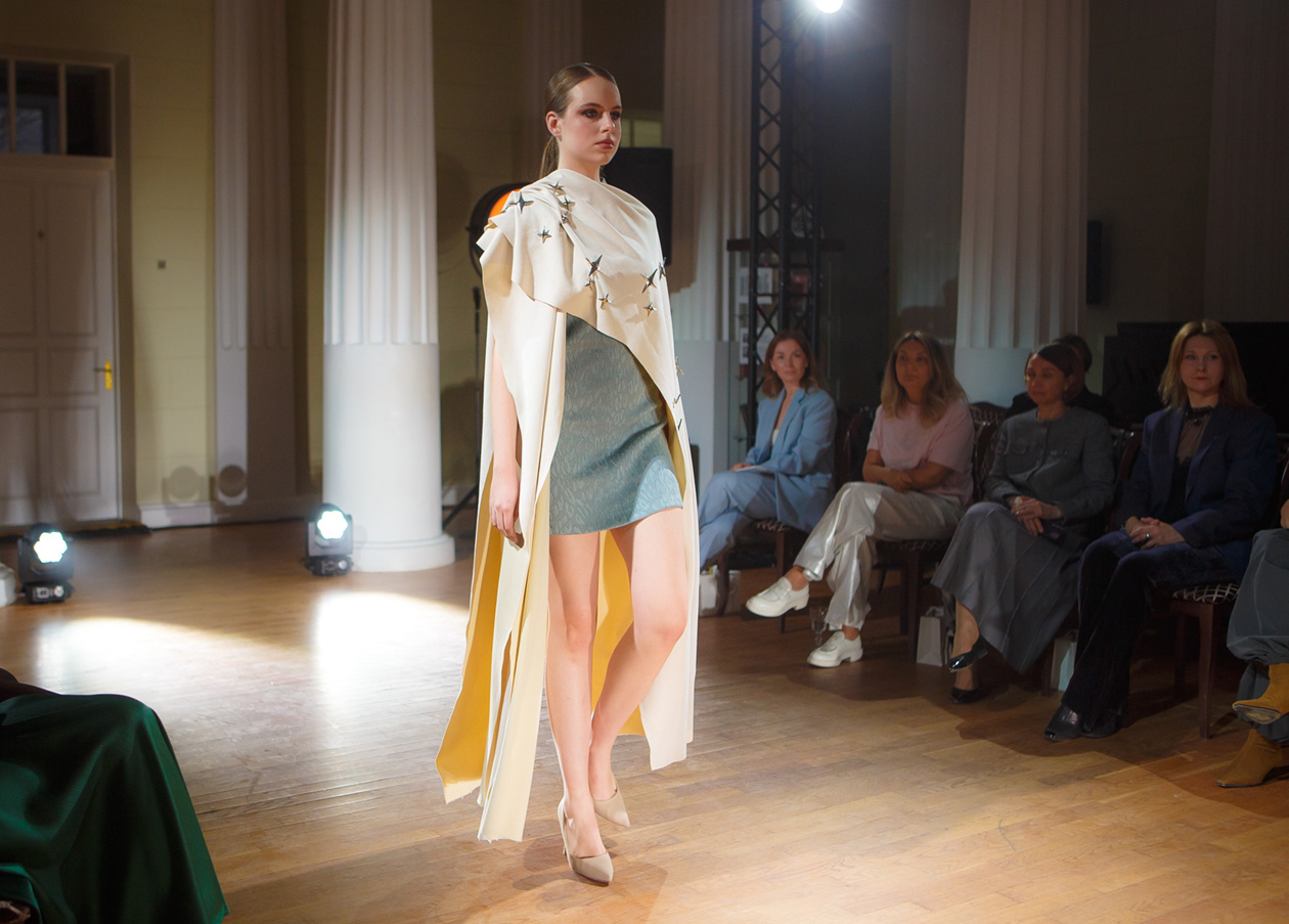 Первый модный показ Южного федерального университета и финал конкурса проектов женской деловой одежды &laquo;Модный ID-код&raquo;