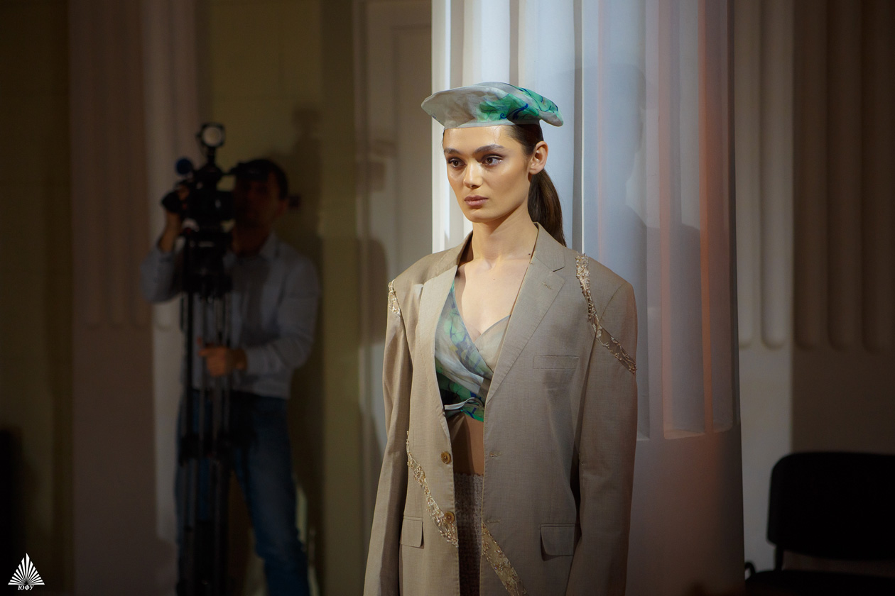 Первый модный показ Южного федерального университета и финал конкурса проектов женской деловой одежды &laquo;Модный ID-код&raquo;