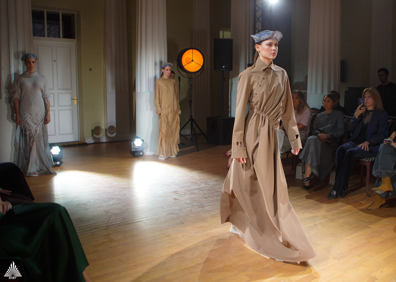 Первый модный показ Южного федерального университета и финал конкурса проектов женской деловой одежды &laquo;Модный ID-код&raquo;