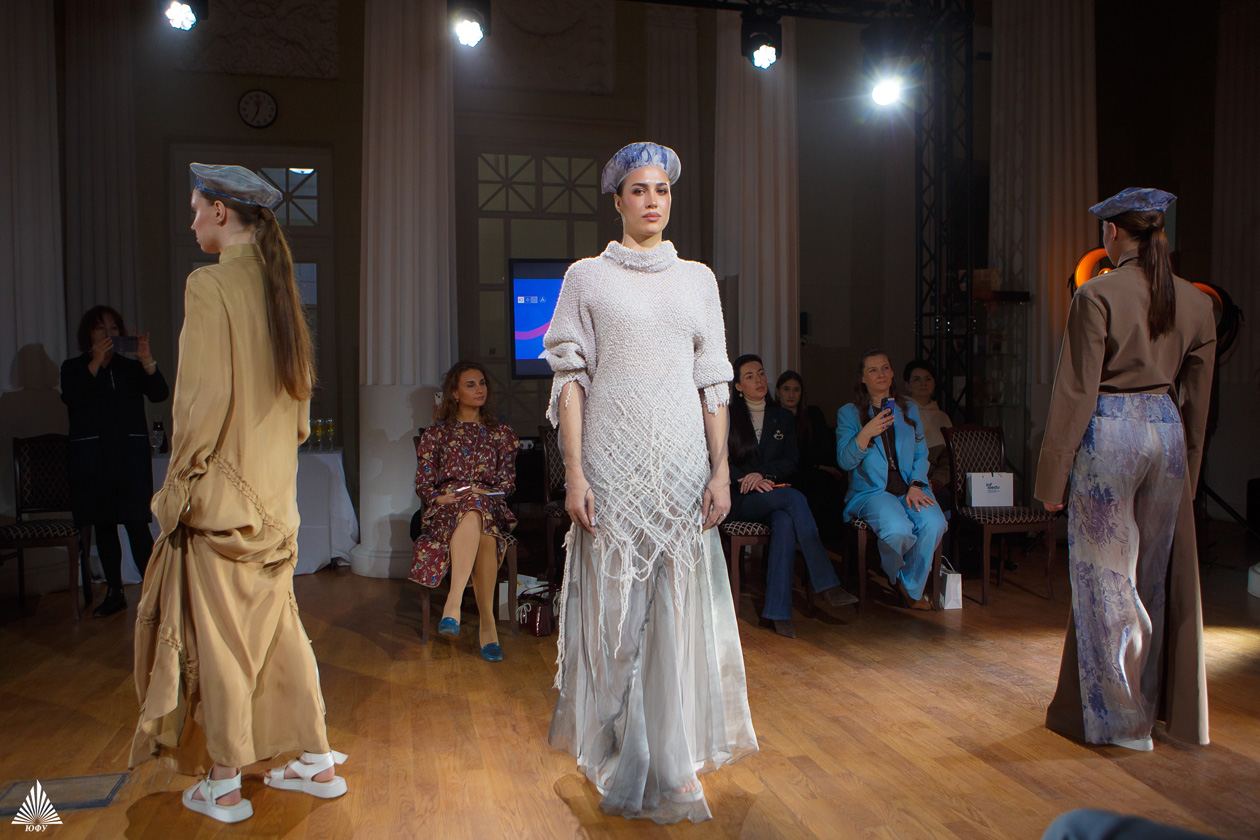 Первый модный показ Южного федерального университета и финал конкурса проектов женской деловой одежды &laquo;Модный ID-код&raquo;