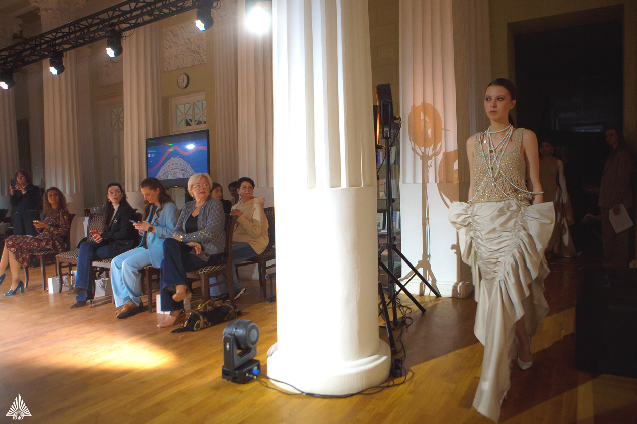 Первый модный показ Южного федерального университета и финал конкурса проектов женской деловой одежды &laquo;Модный ID-код&raquo;