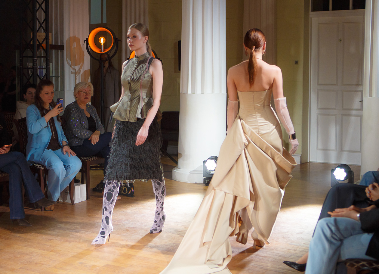 Первый модный показ Южного федерального университета и финал конкурса проектов женской деловой одежды &laquo;Модный ID-код&raquo;