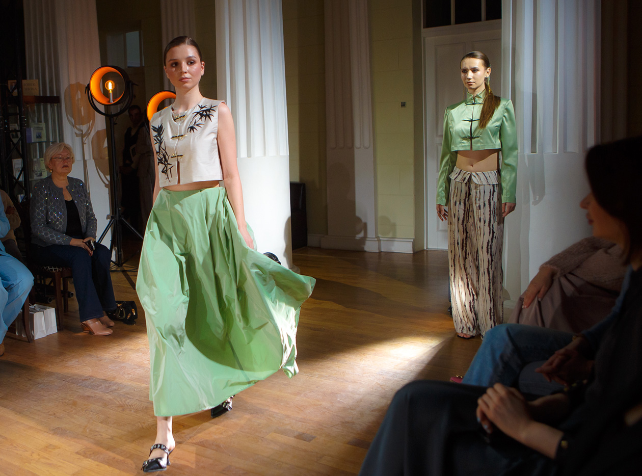 Первый модный показ Южного федерального университета и финал конкурса проектов женской деловой одежды &laquo;Модный ID-код&raquo;