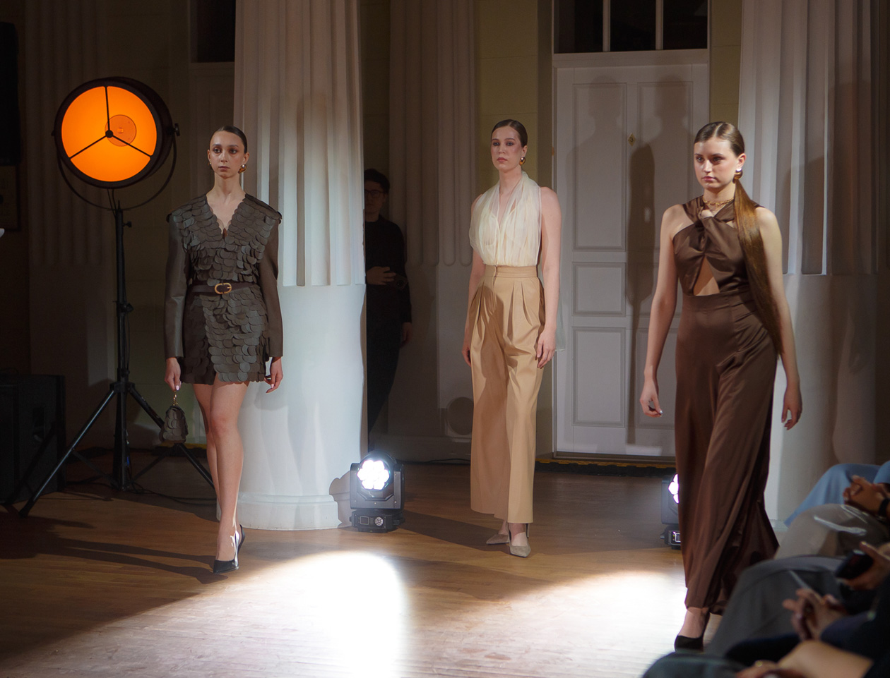 Первый модный показ Южного федерального университета и финал конкурса проектов женской деловой одежды &laquo;Модный ID-код&raquo;