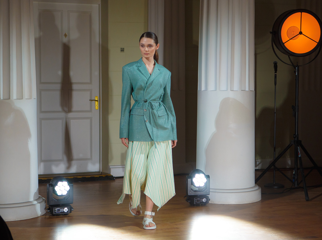 Первый модный показ Южного федерального университета и финал конкурса проектов женской деловой одежды &laquo;Модный ID-код&raquo;