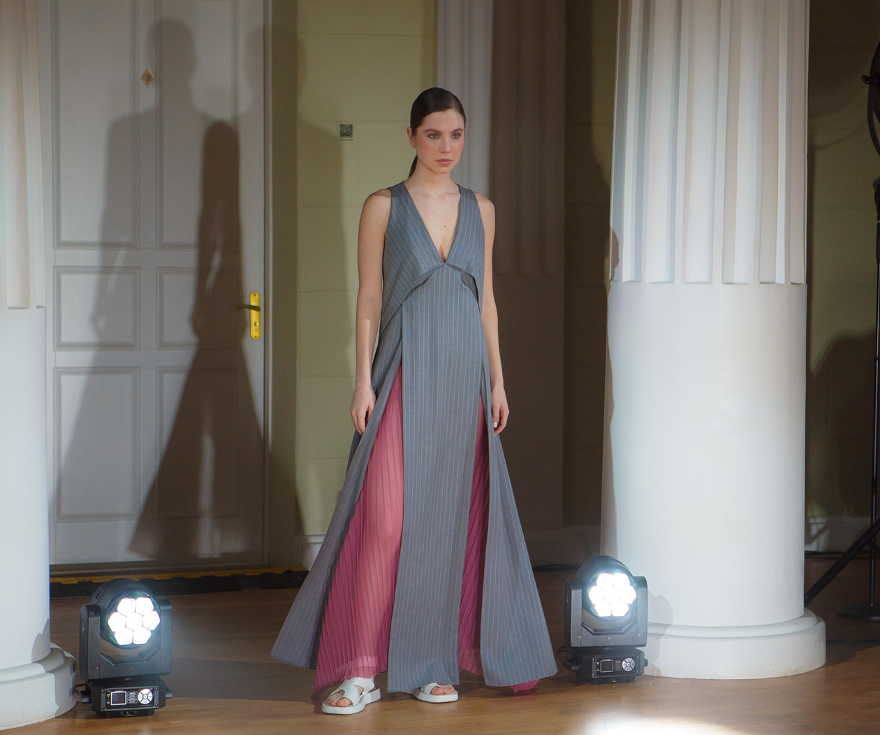 Первый модный показ Южного федерального университета и финал конкурса проектов женской деловой одежды &laquo;Модный ID-код&raquo;