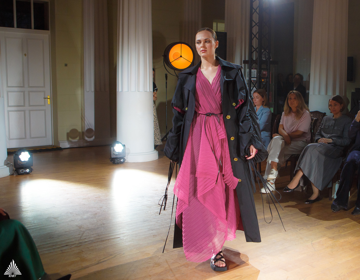 Первый модный показ Южного федерального университета и финал конкурса проектов женской деловой одежды &laquo;Модный ID-код&raquo;