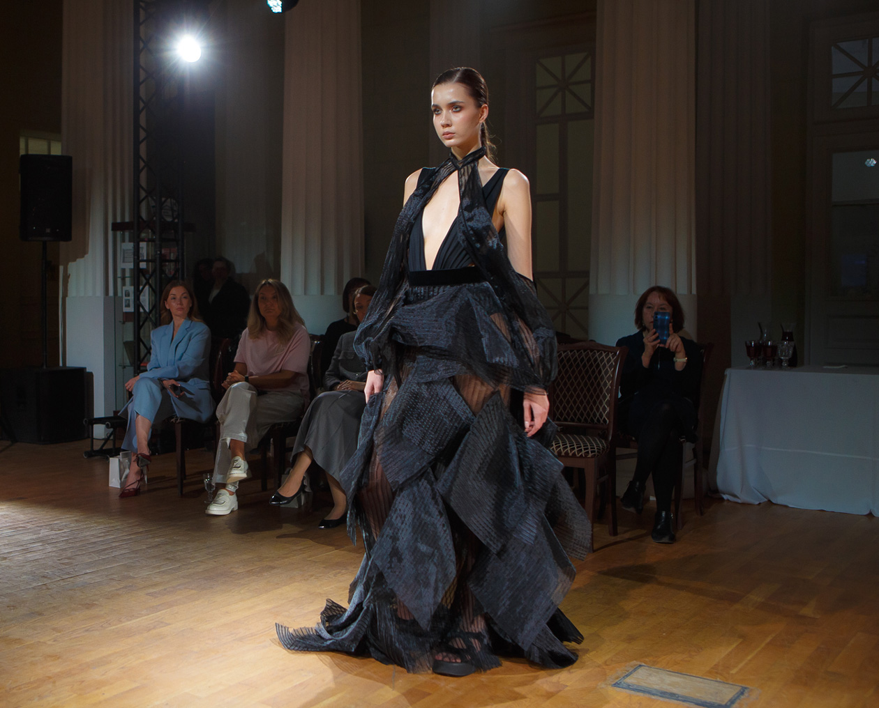 Первый модный показ Южного федерального университета и финал конкурса проектов женской деловой одежды &laquo;Модный ID-код&raquo;