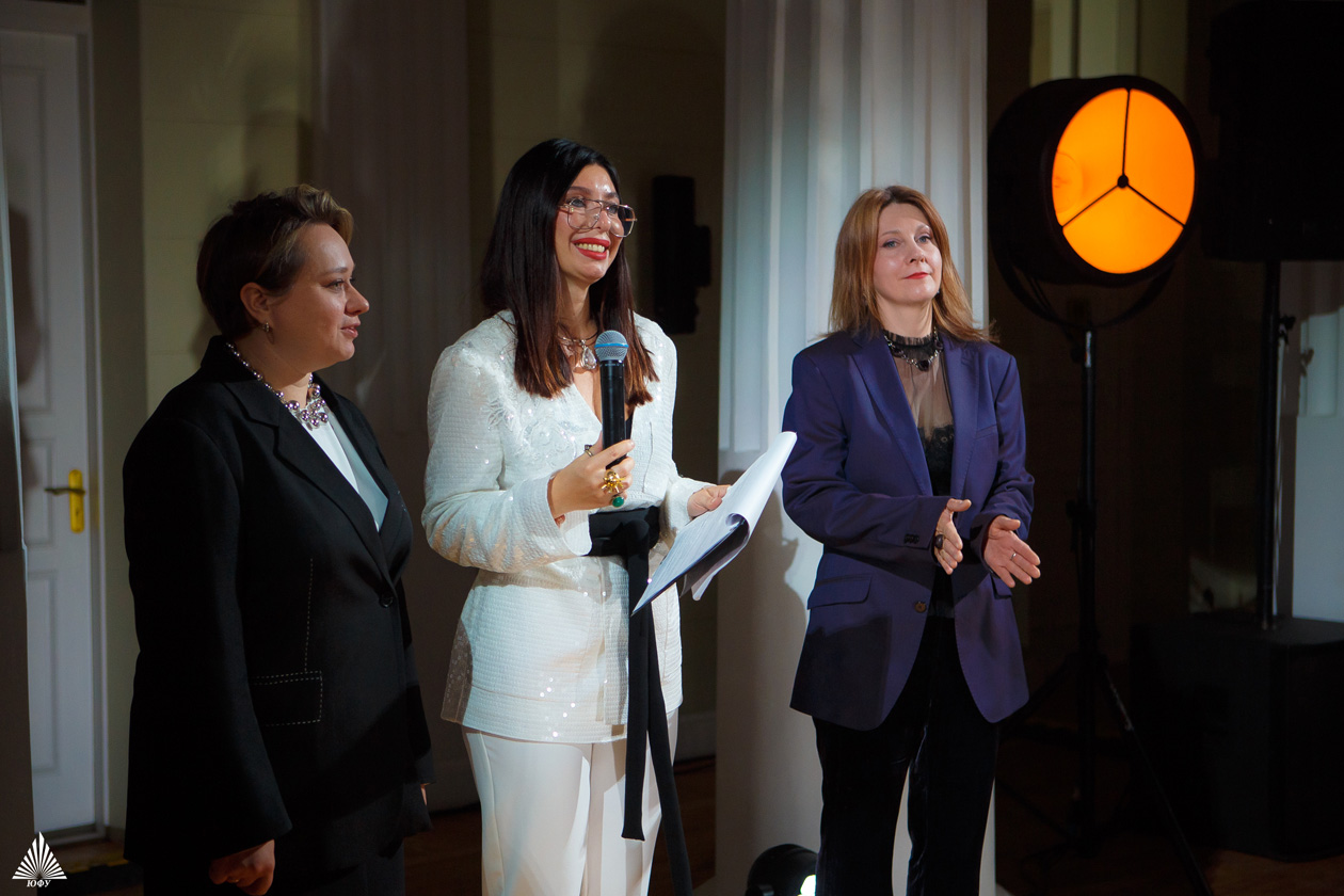 Первый модный показ Южного федерального университета и финал конкурса проектов женской деловой одежды &laquo;Модный ID-код&raquo;