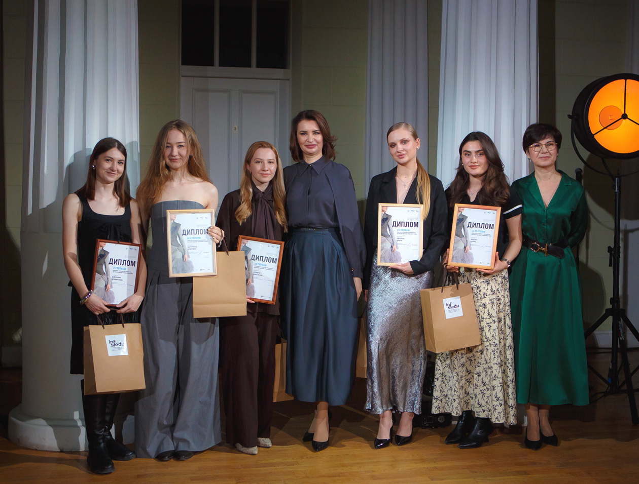 Первый модный показ Южного федерального университета и финал конкурса проектов женской деловой одежды &laquo;Модный ID-код&raquo;