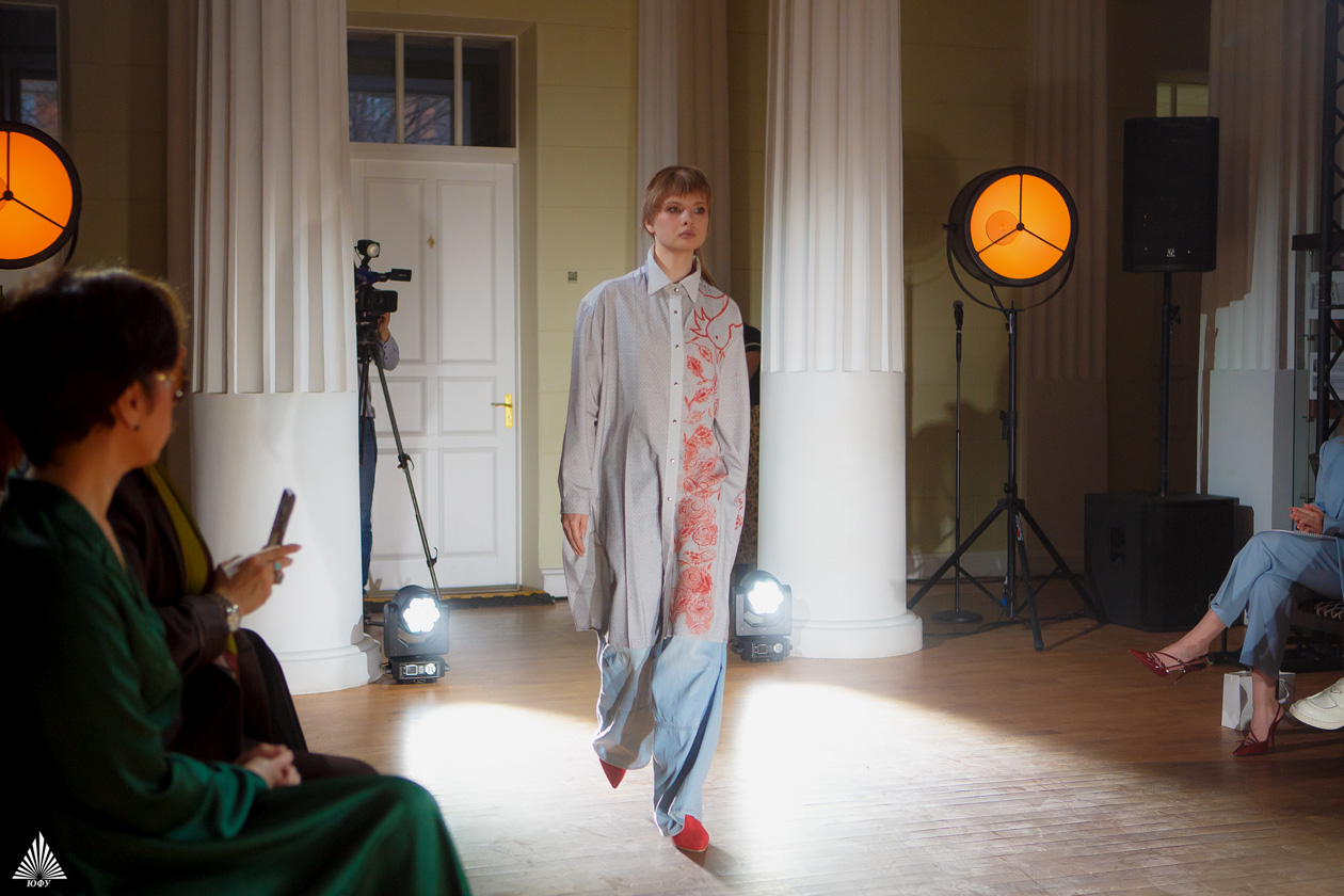 Первый модный показ Южного федерального университета и финал конкурса проектов женской деловой одежды &laquo;Модный ID-код&raquo;