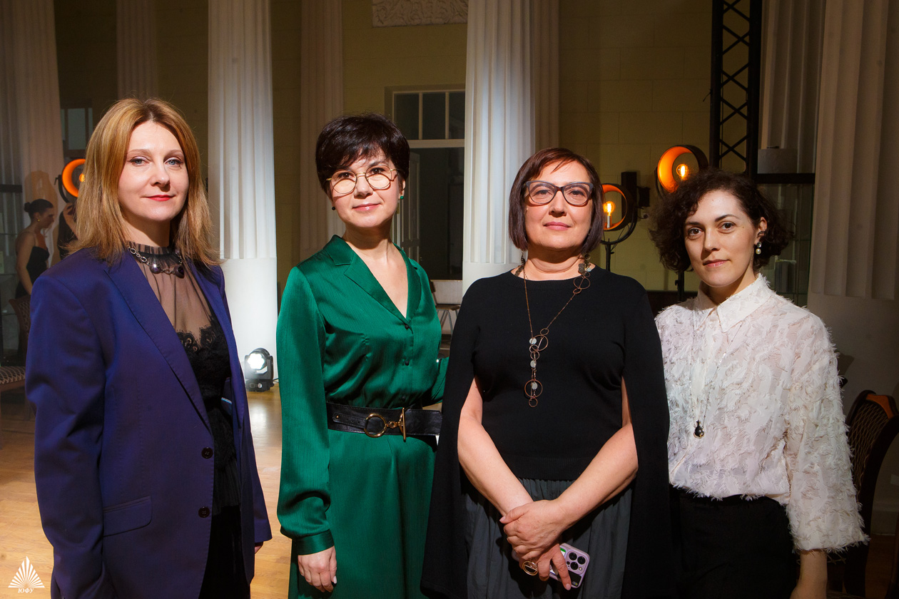 Первый модный показ Южного федерального университета и финал конкурса проектов женской деловой одежды «Модный ID-код»