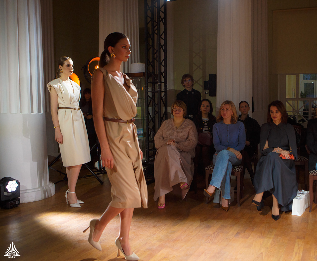 Первый модный показ Южного федерального университета и финал конкурса проектов женской деловой одежды «Модный ID-код»