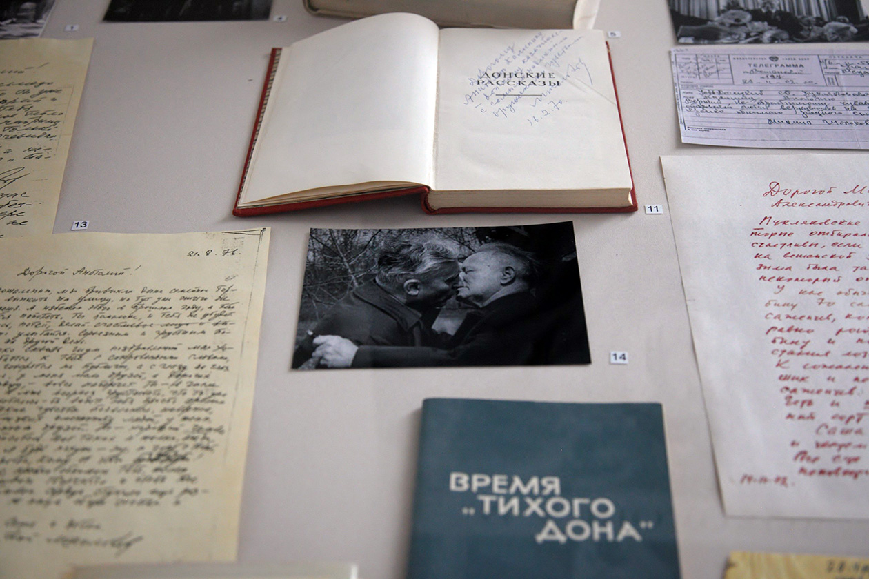 Выставка «Два берега одной реки» в Шолохов-Центре. Жизнь и дружба писателей Анатолия Калинина и Михаила Шолохова