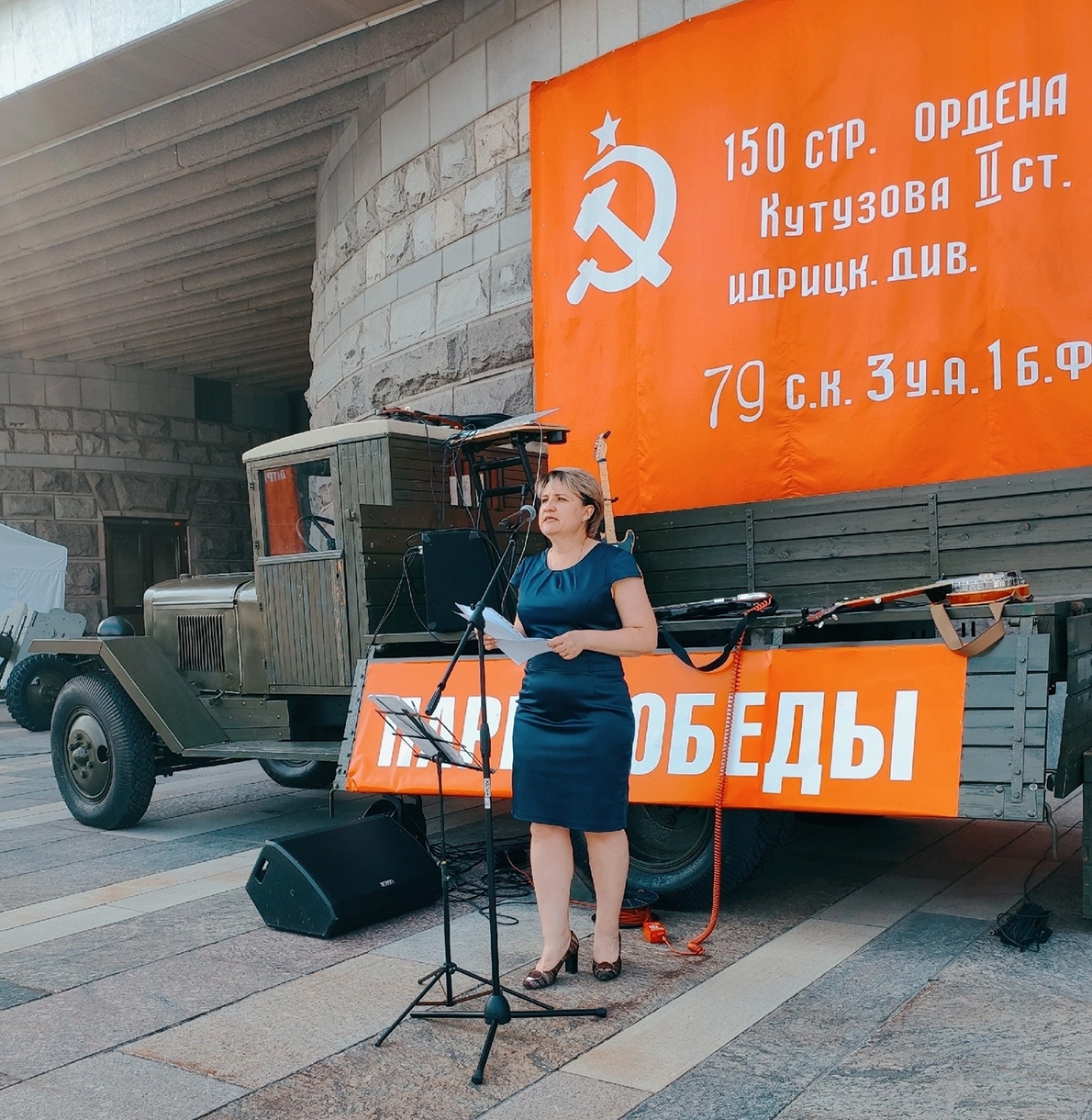 Зина Дерягина. Искусство в строю