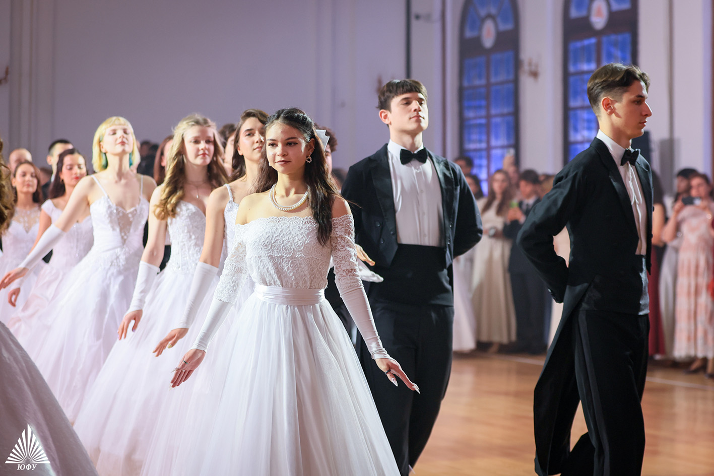 Торжественный студенческий бал ЮФУ &laquo;Времена года&raquo; стал ярким танцевальным праздником