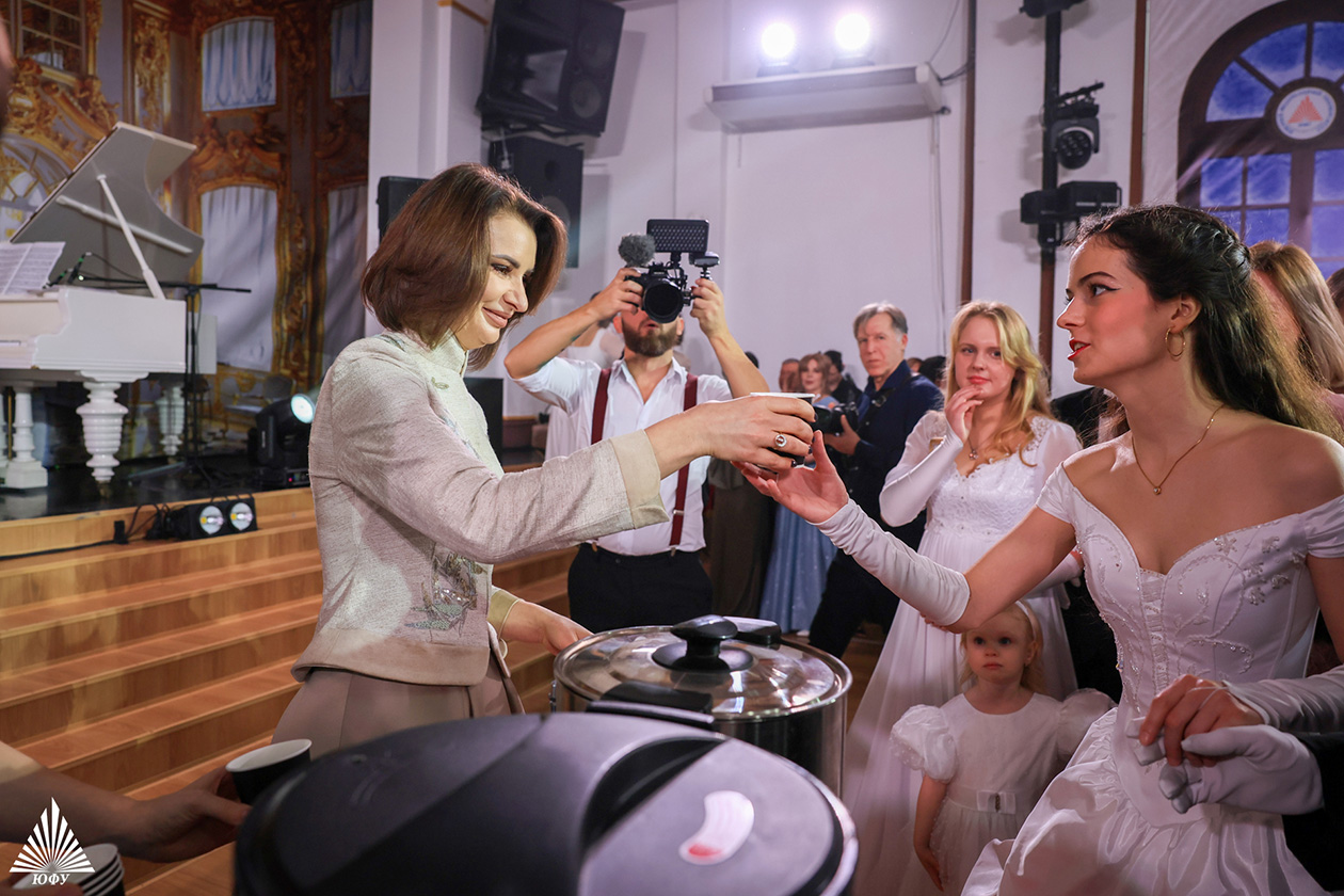 Торжественный студенческий бал ЮФУ &laquo;Времена года&raquo; стал ярким танцевальным праздником