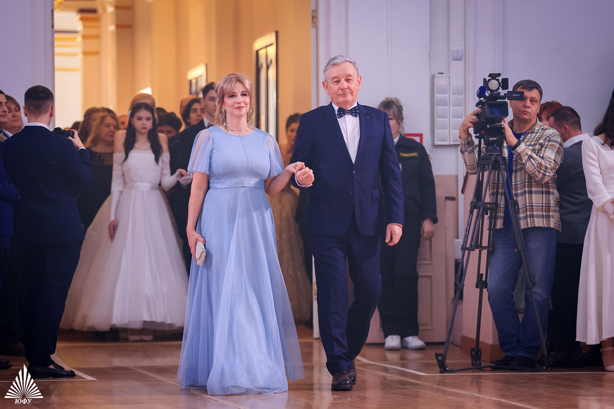 Торжественный студенческий бал ЮФУ &laquo;Времена года&raquo; стал ярким танцевальным праздником